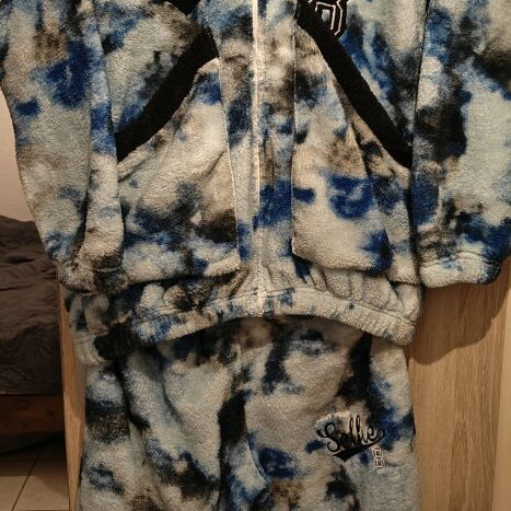Women's Flufy Fleece tracksuit set size Large/XL multicolor like new