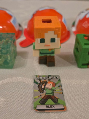 Kinder Joy Minecraft Alex figure like new with card and blocks