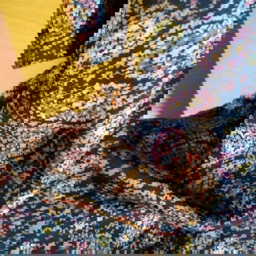 Φόρεμα σατέν με όμορφα σχέδια σαν καινούργιο