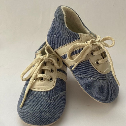 Babywalker sneakers size 21 like new, classic vintage style