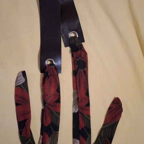 Faux Leather Floral Tie Belt one size, very good condition