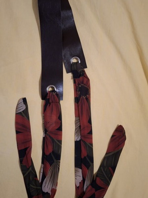 Faux Leather Floral Tie Belt one size, very good condition