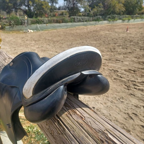 Prestige horse saddle like new