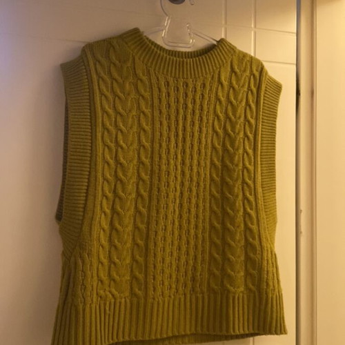 Mustard vest Stradivarius like new, size S