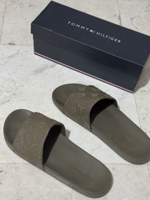 Tommy Hilfiger slides used, size 45, green