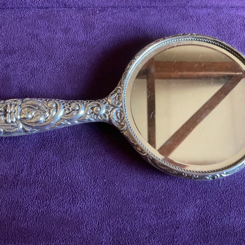 Beauty set with mirror and two luxury brushes in box
