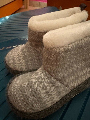 Baby winter shoes like new gray white with lining