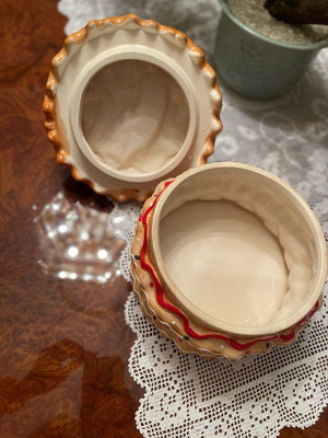 Gingerbread ceramic cookie jar like new