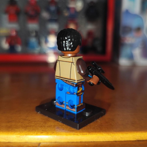 Finn figure like new with base and blaster