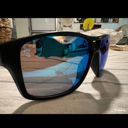 R2 Model tr 90 sunglasses used, black and blue