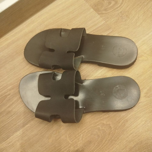 Black flat sandals size 37 like new