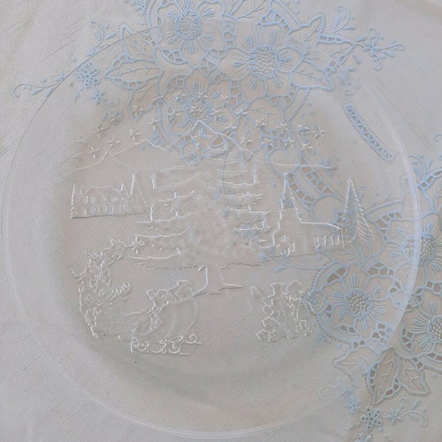 Christmas dishes like new, 3 large platters and salt-pepper set