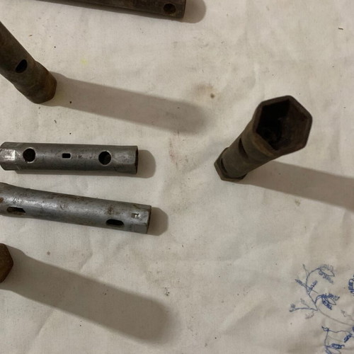Socket wrench set used with sizes 16-17, 16-19, 21, 19-21, 19-23, 25-27