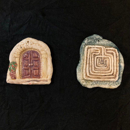 Decorative ceramic wall or table pieces like new, set of 2