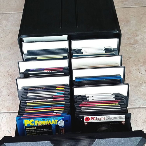 3.5" Floppy Disks Collection like new, 92 pcs with Media Box