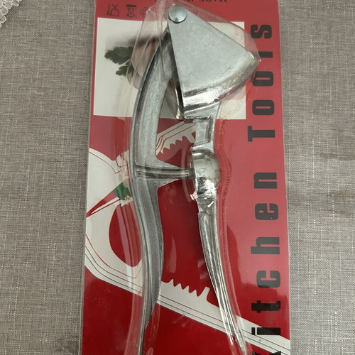 Garlic press kitchen tool new