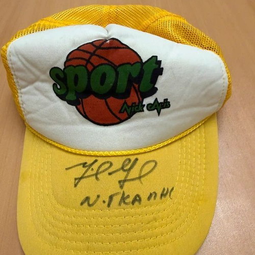 Collectible hat with authentic autograph of Nikos Galis like new