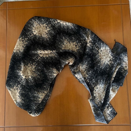 Scarf like new with black and beige flowers