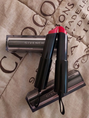 Givenchy κραγιόν 2 κοκκινο και ροδακινη σαν καινούργιο
