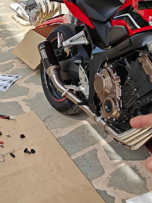 Ολόσωμη εξάτμιση Mivv Mk3 Carbon για Honda CBR 650 σαν καινούργιο
