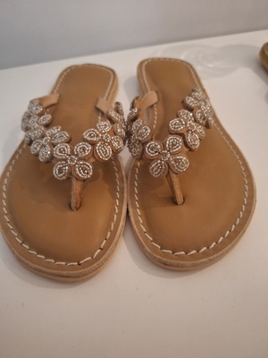 Leather flip flops size 39 like new, beige, Laid Back Londonderry handmade