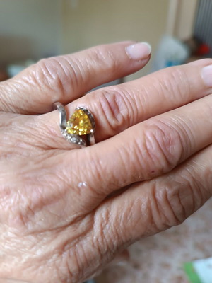 Silver ring like new with yellow stone, adjustable