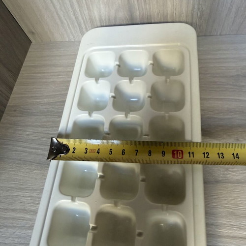 Ice cube tray from Pitsos fridge