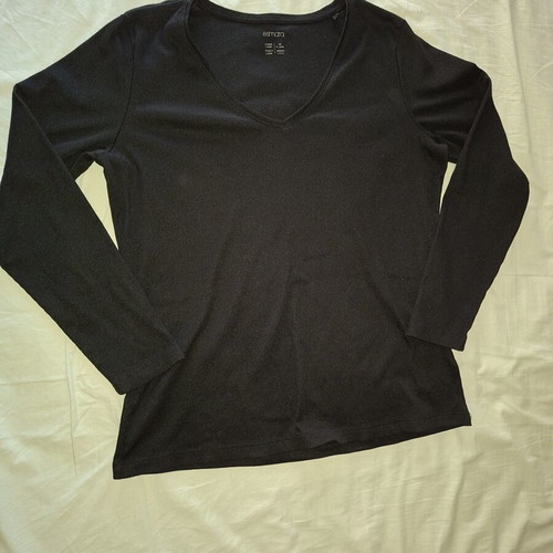 Esmara black top with V-neckline worn, like new