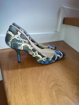 Γόβες Zara snakeskin pattern μεταχειρισμένες, νούμερο 36, πράσινες μπλε μπεζ