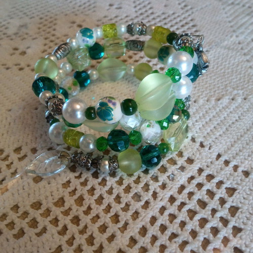 Handmade green beaded multi-strand bracelet new