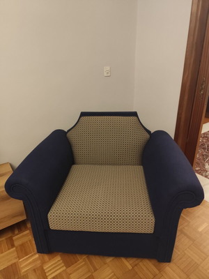 Σαλόνι σαν καινούργιο με τριθέσιο κρεβάτι, διθέσιο με μπαούλο και πολυθρόνα