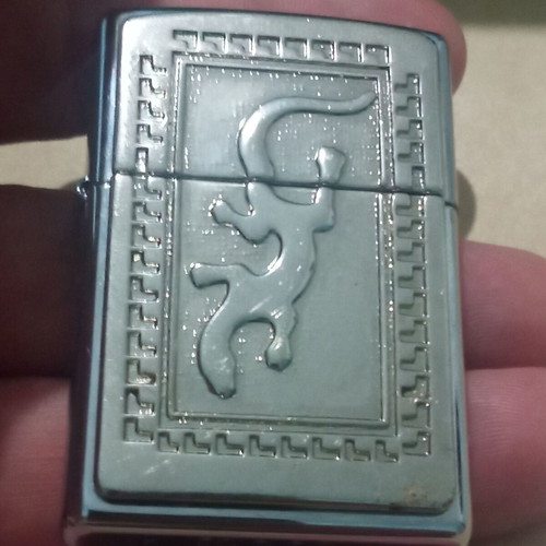 Zippo gecko lizard lighter