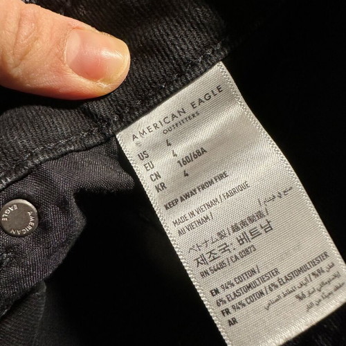 American Eagle black denim skirt like new, size M