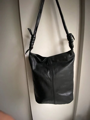 Kem women's leather shoulder bag like new, black