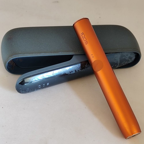 IQOS Iluma tobacco heating device like new, Moss Green and Terracotta