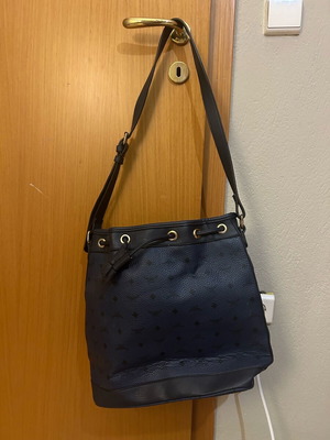 Blue crossbody bag used with large capacity