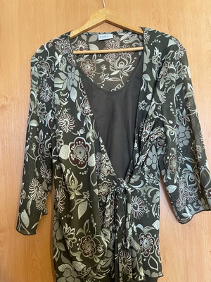 Floral blouse C&A like new, transparent olive green, size 4XL