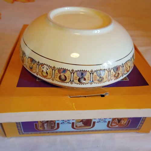 Ceramic holy water and anointing oil bowl, white with Byzantine gold print