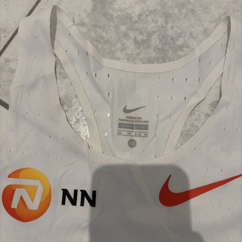 Φανέλα τρεξίματος Nike AeroSwift NN καινούργια, άσπρη, μέγεθος XS