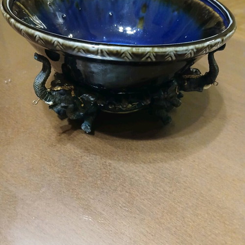 Indian vase reproduction with elephant shape like new, ceramic
