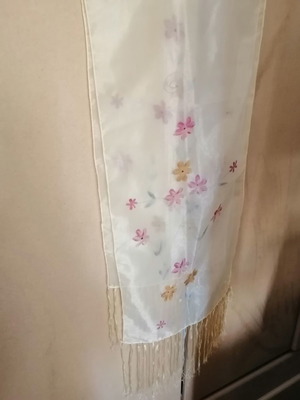 Small white table runner 1 meter new