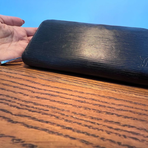 Louis Vuitton zippy leather wallet used, black with multiple card slots