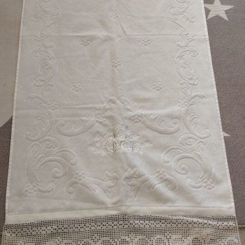 Klotsotiras Textiles body towel with embossed design and lace