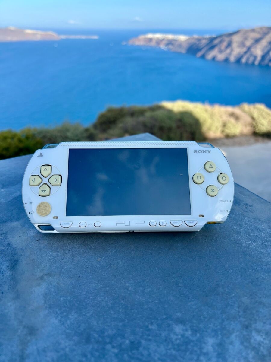 Sony PSP 1000 chipped like new, white - € 80,00 - Vendora.cy