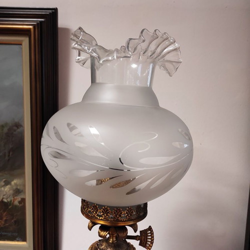 Table lamp with porcelain base and bronze decoration like new