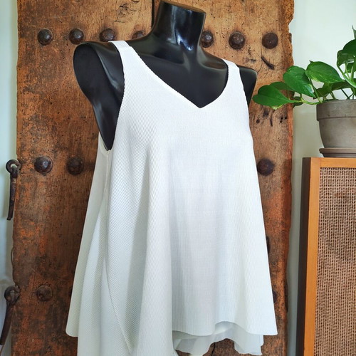 Mango White Pleated Sleeveless Top like new, asymmetric hem