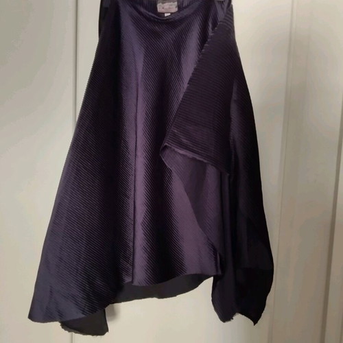 Skirt like new, unique designer purple, size M