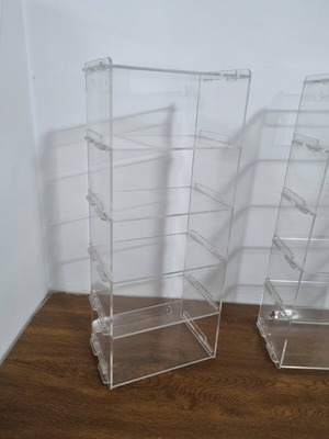Plexiglass shelves like new