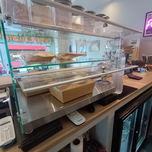 Neutral Display Case like new, 45 liters, glass