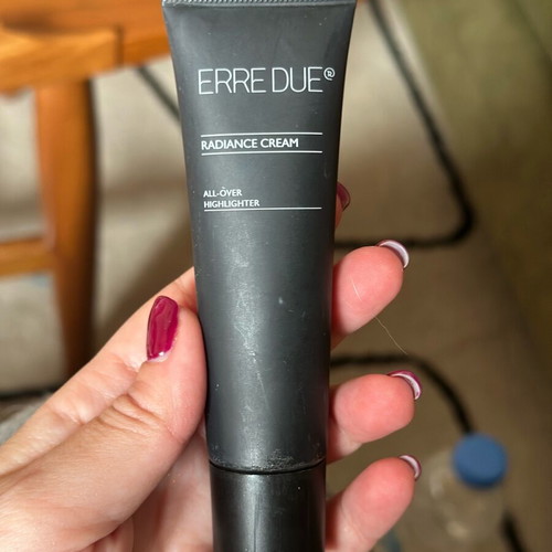 Erre Due liquid highlighter used, all over radiance cream